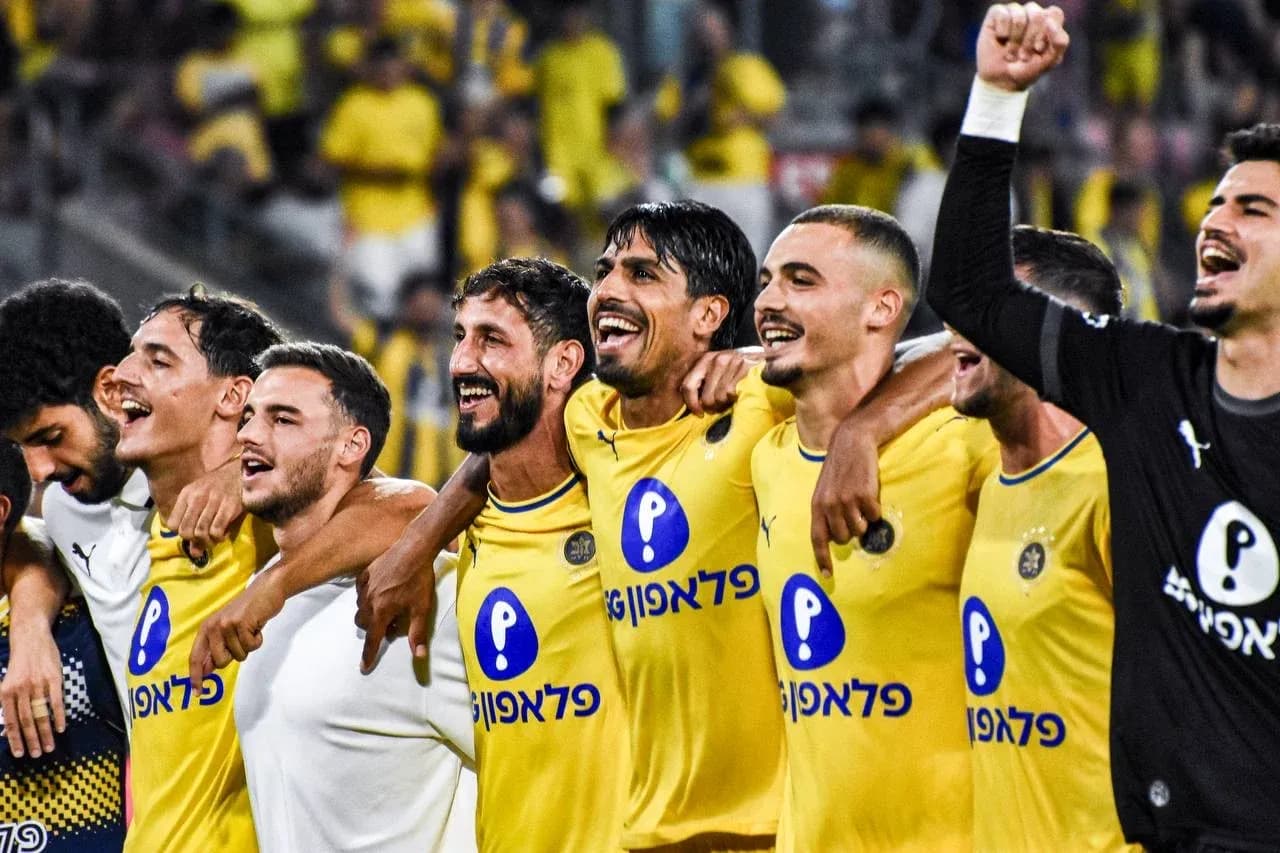Maccabi Tel Aviv players celebrating victory