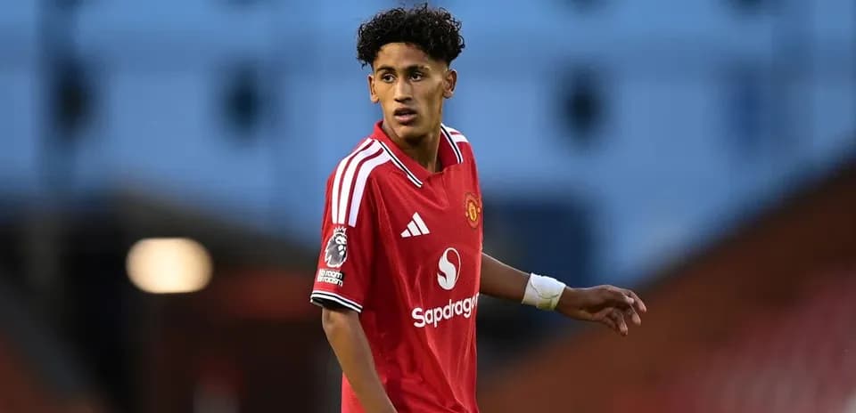 Player in red Manchester United kit on field