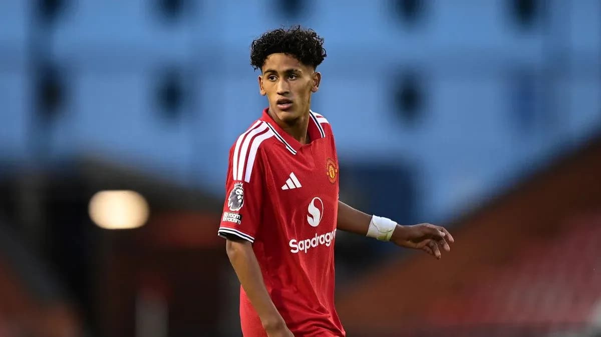 Player in red Manchester United kit on field