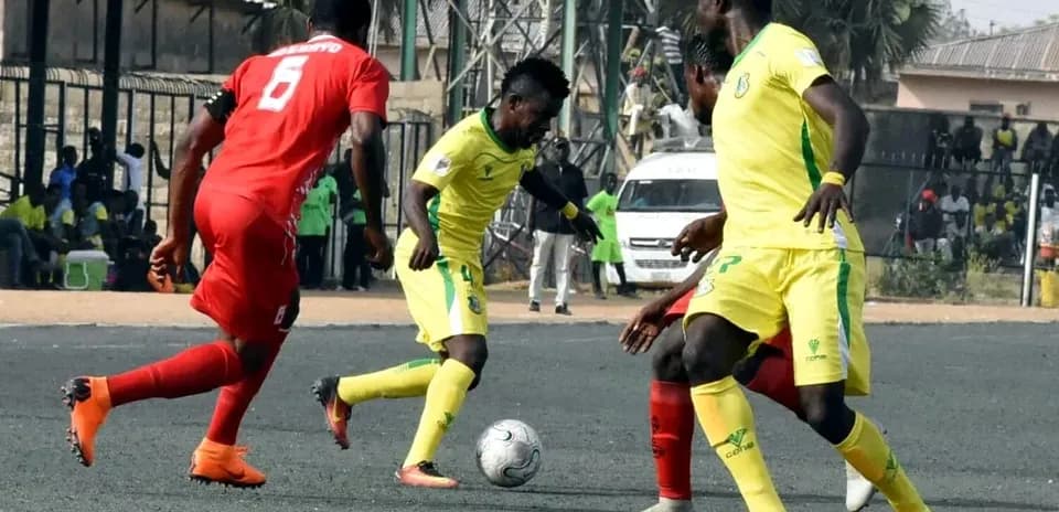 Kwara United players competing for the ball
