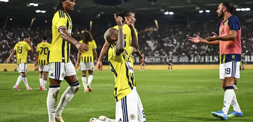 Fenerbahçe players celebrating during UEFA match