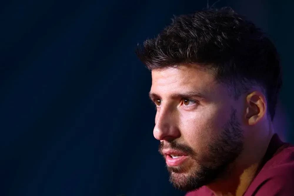 Player speaking during press conference session