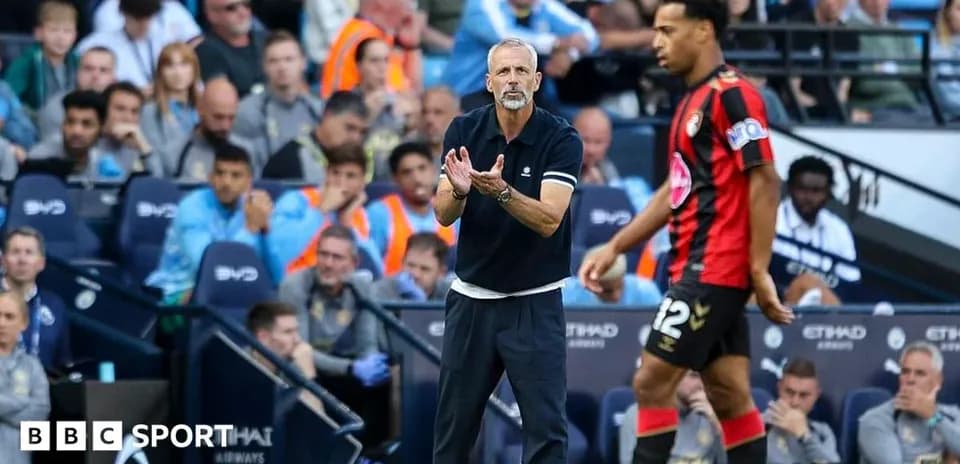 Bournemouth manager instructing player during match