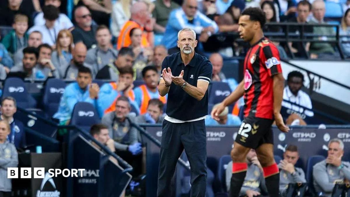 Bournemouth manager instructing player during match