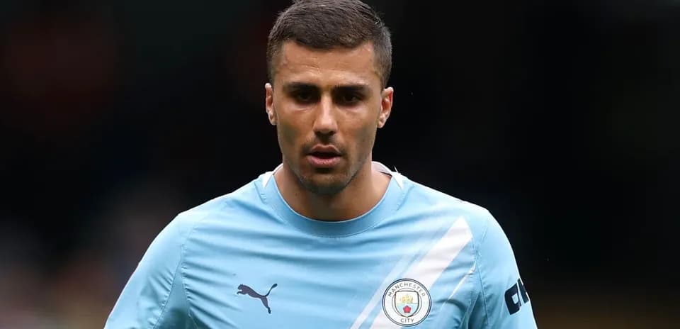Player in Manchester City training kit on field