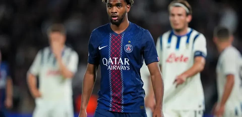 Player in PSG kit during match against Napoli