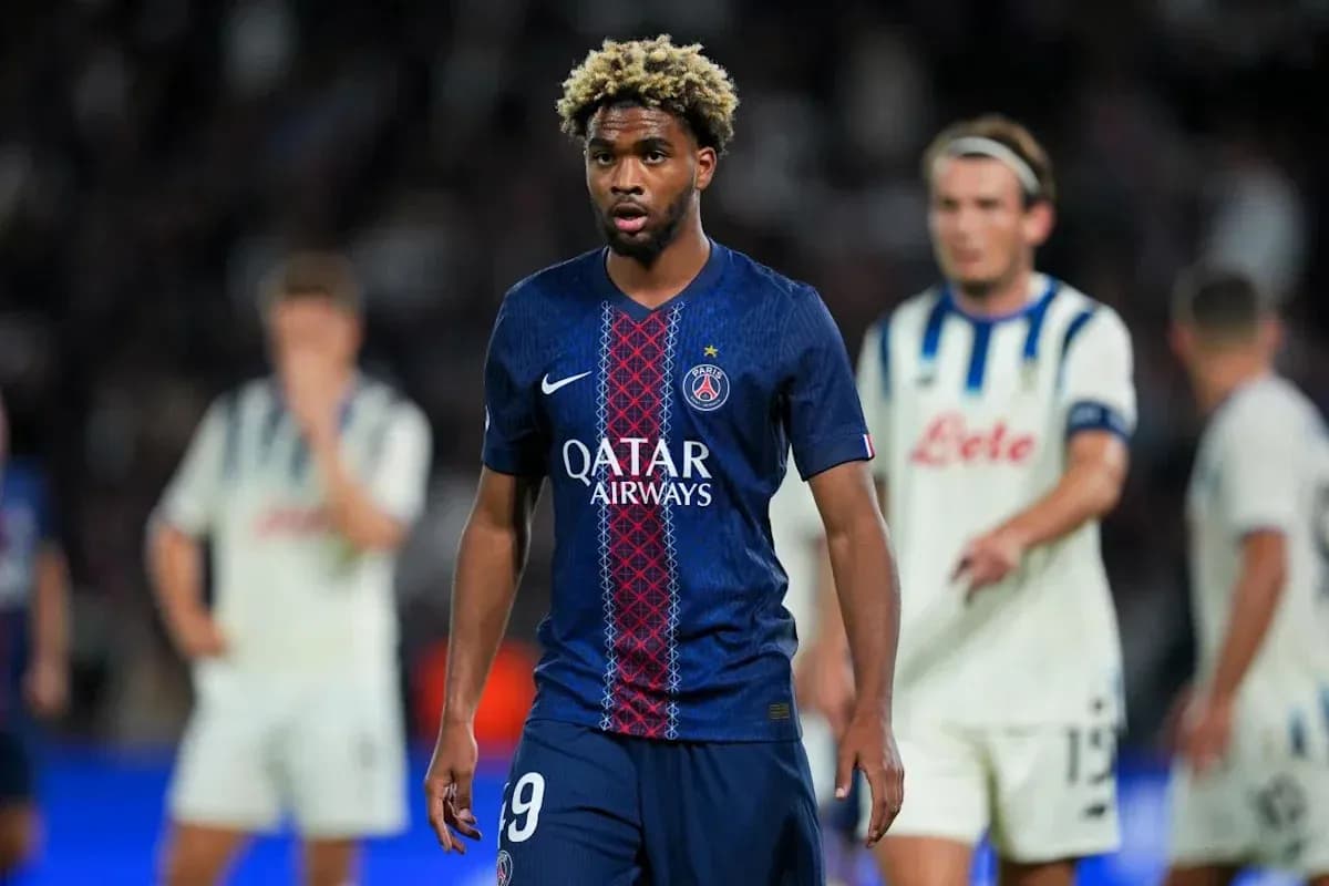 Player in PSG kit during match against Napoli