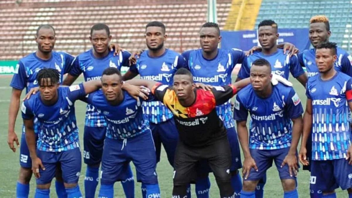 Rivers United team posing for match photo