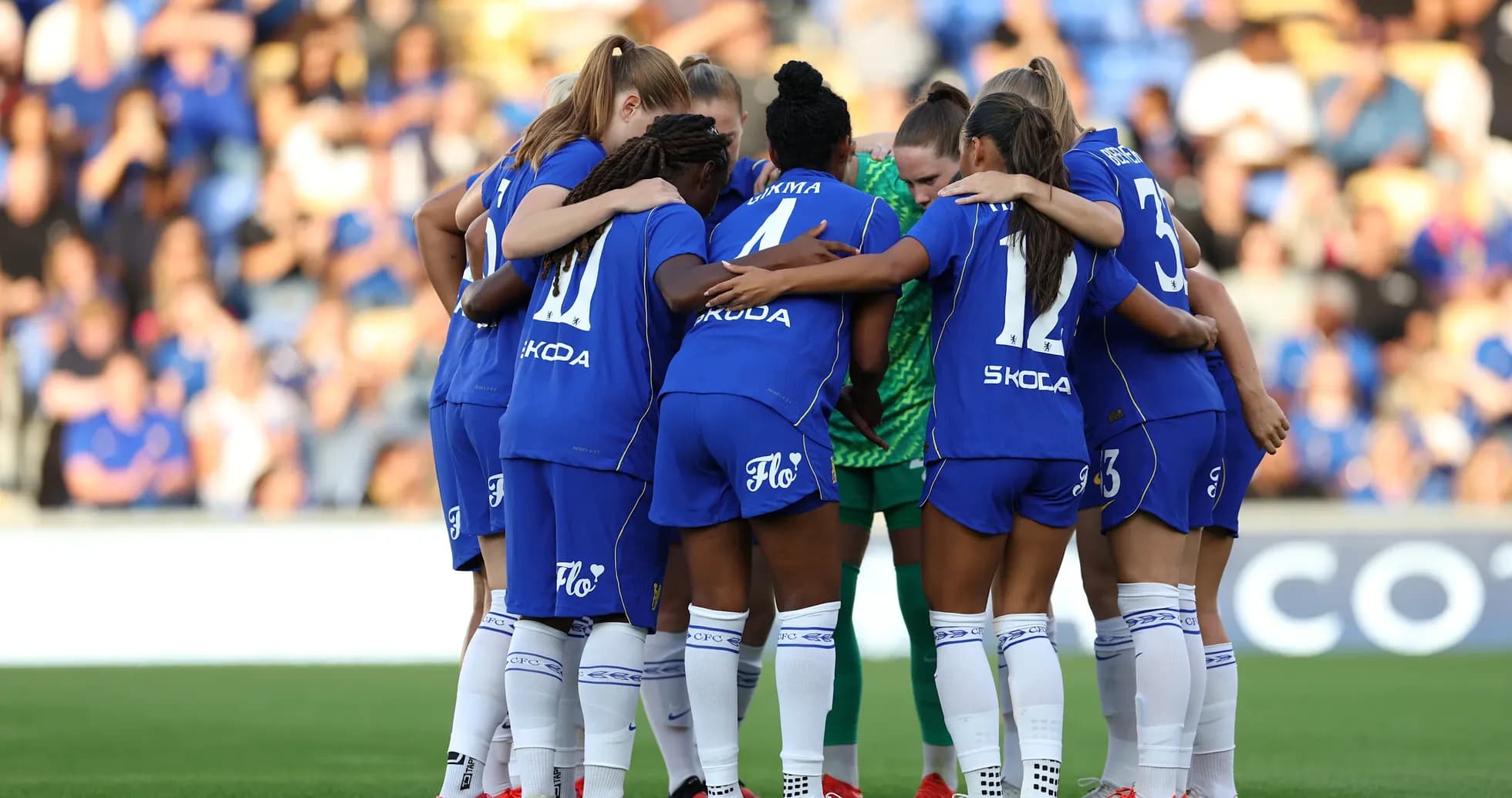 Chelsea W players huddling before the match