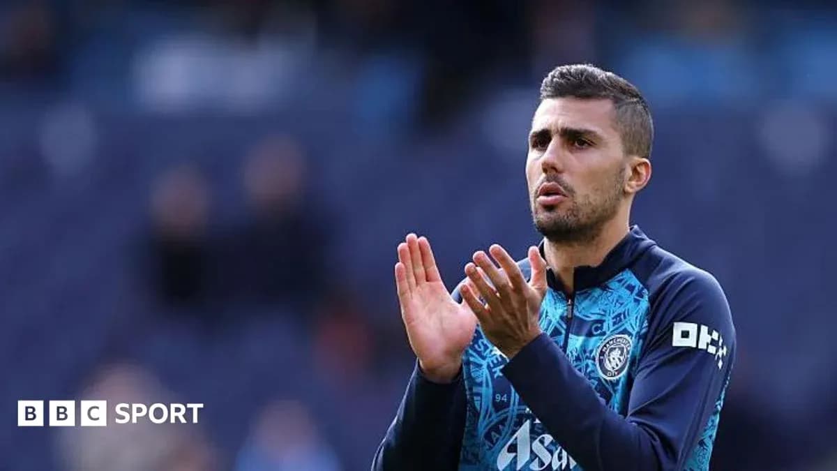 Player applauding fans before the match