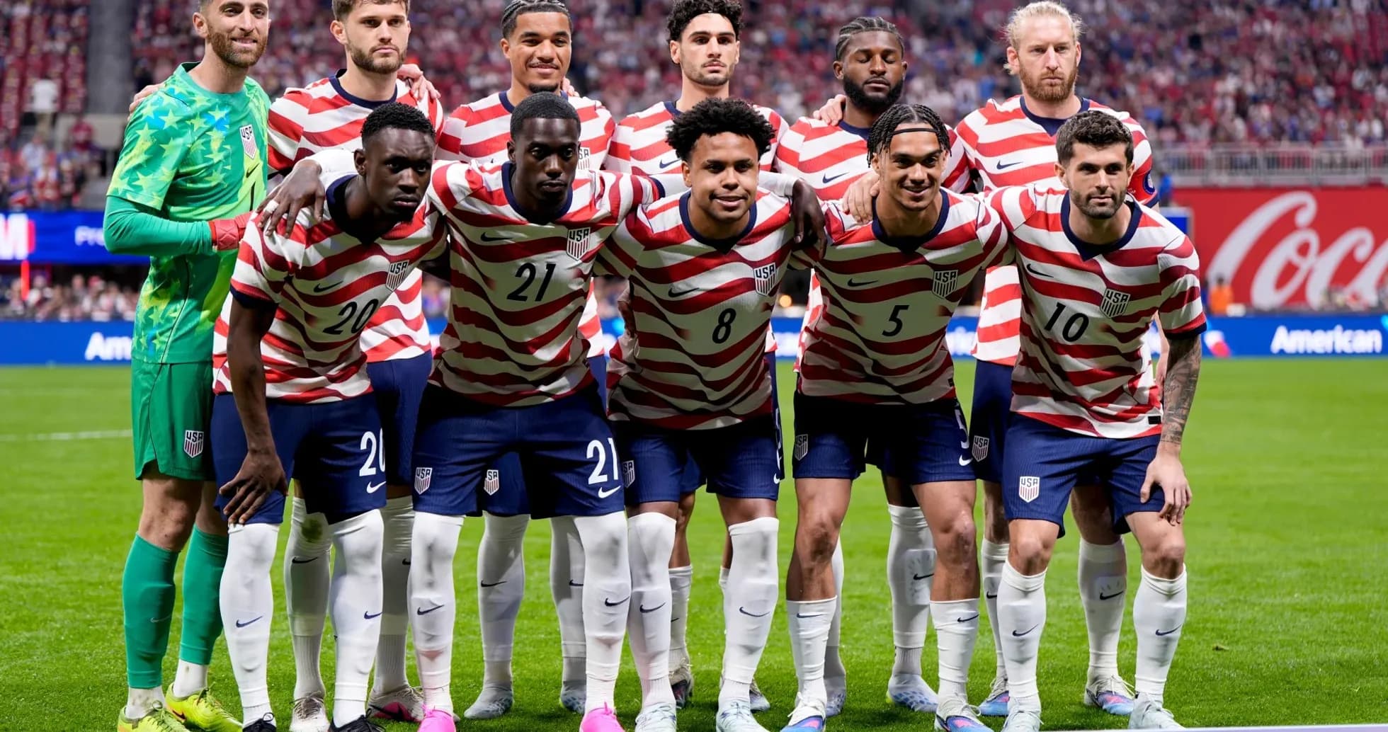 USA national team posing before match