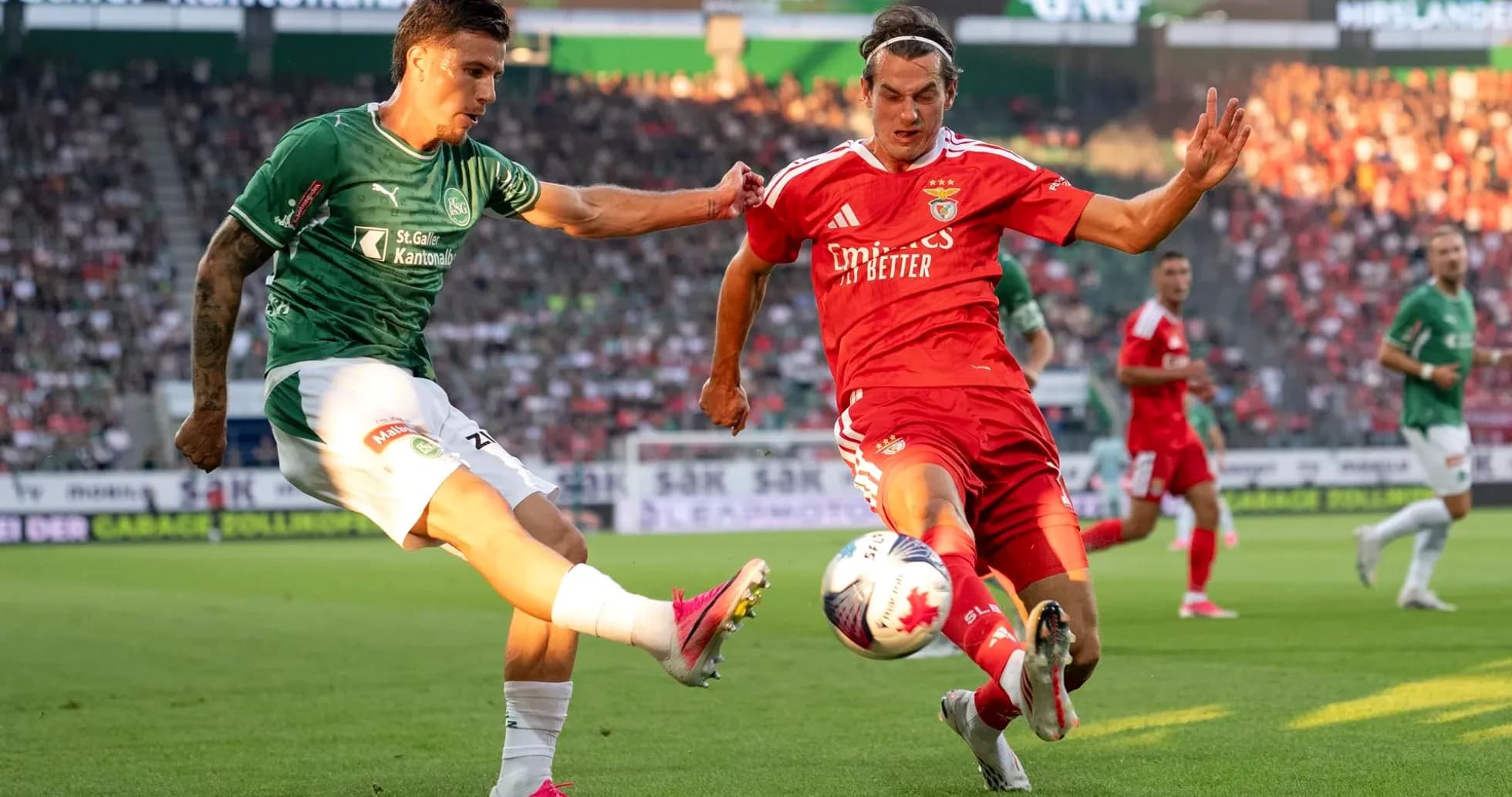 Benfica player challenges FC St. Gallen opponent