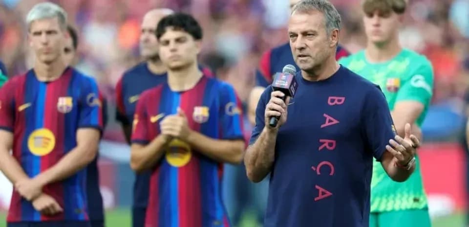 Coach speaking at Barcelona team presentation event