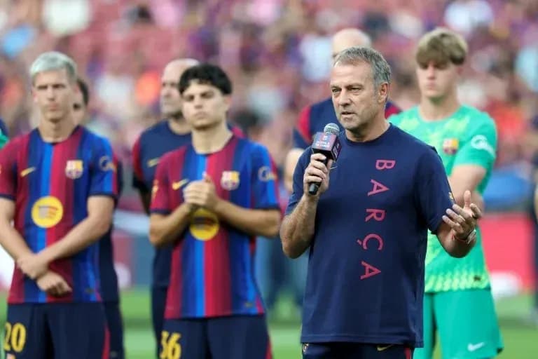 Coach speaking at Barcelona team presentation event