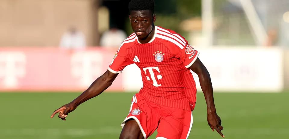 Player in red Bayern Munich kit during match