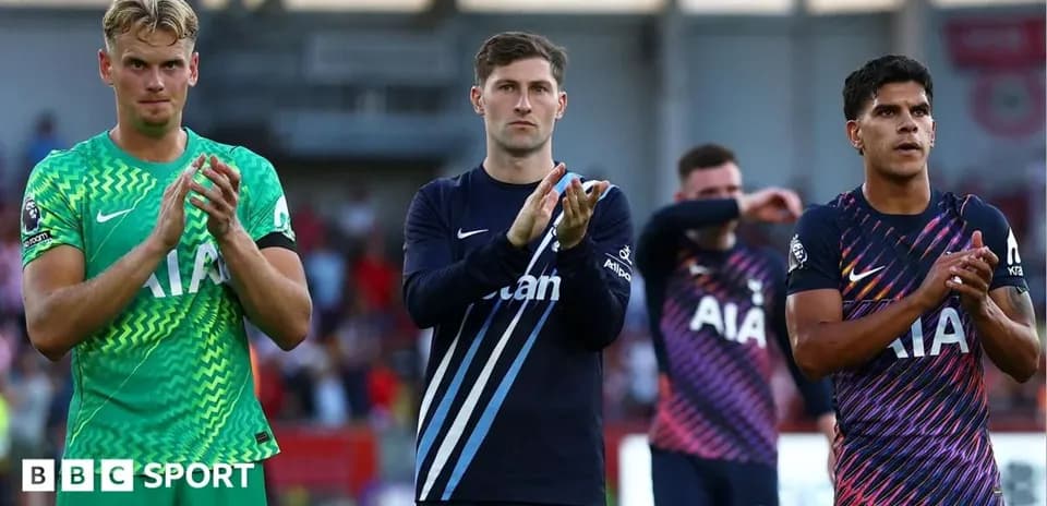Players applauding fans after the match
