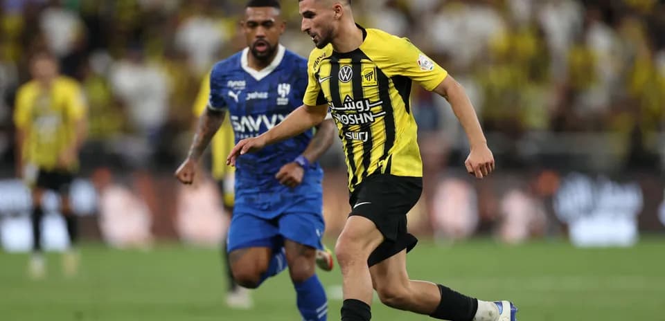 Player in yellow jersey dribbling the ball during match