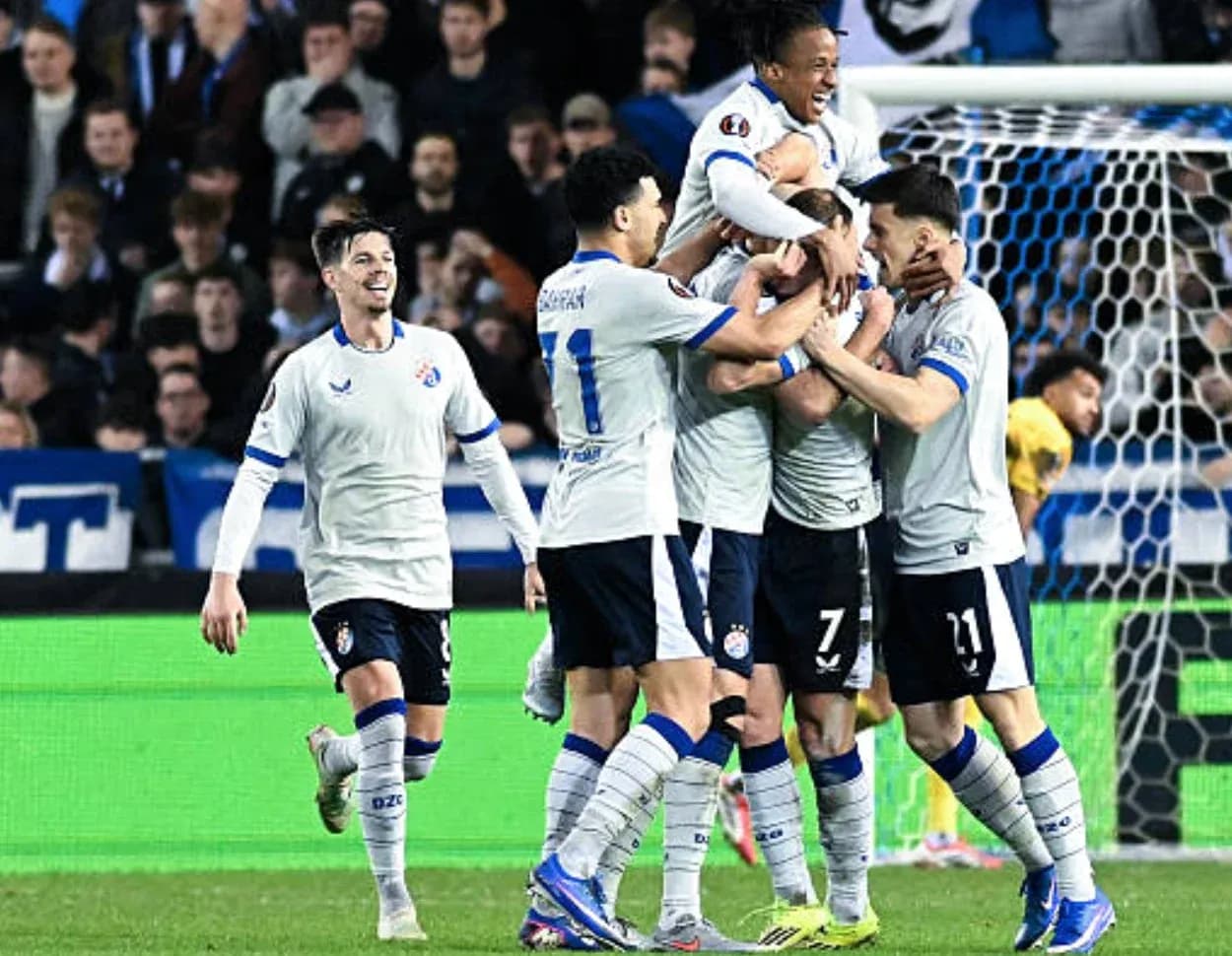 Dinamo Zagreb players celebrating a goal