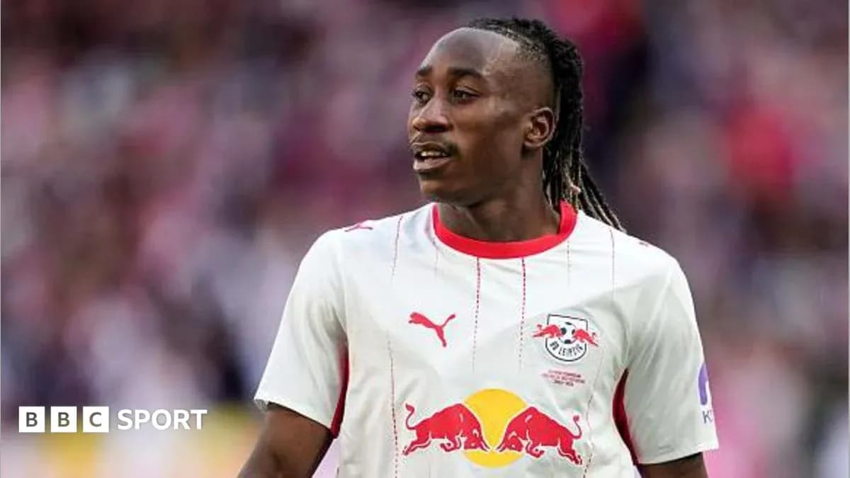 Player in RB Leipzig kit on the field