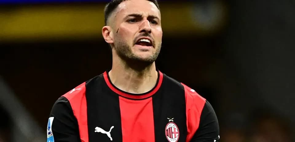 Goalkeeper in AC Milan jersey during match