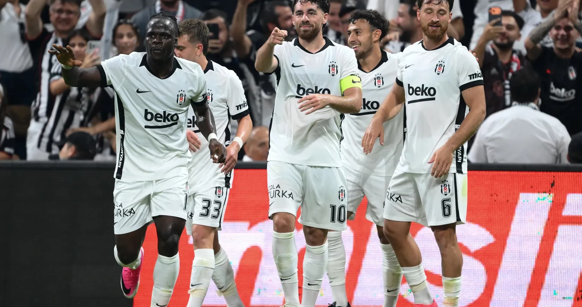 Beşiktaş players celebrating a goal