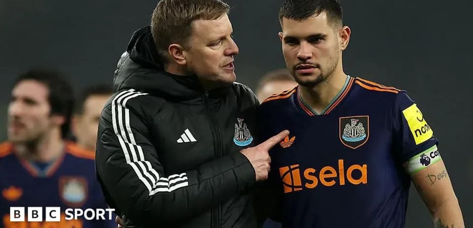 Manager speaking to player after match