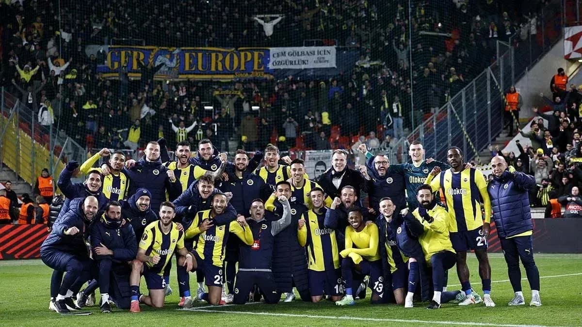 Fenerbahçe team celebrating after a match