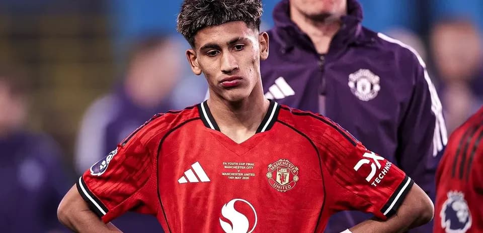 Player in Manchester United kit during match