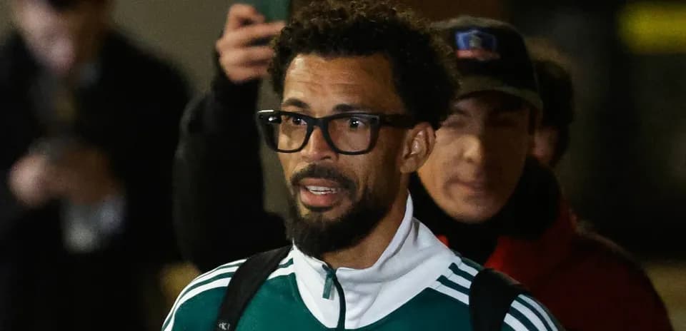 Player in green tracksuit arriving at event