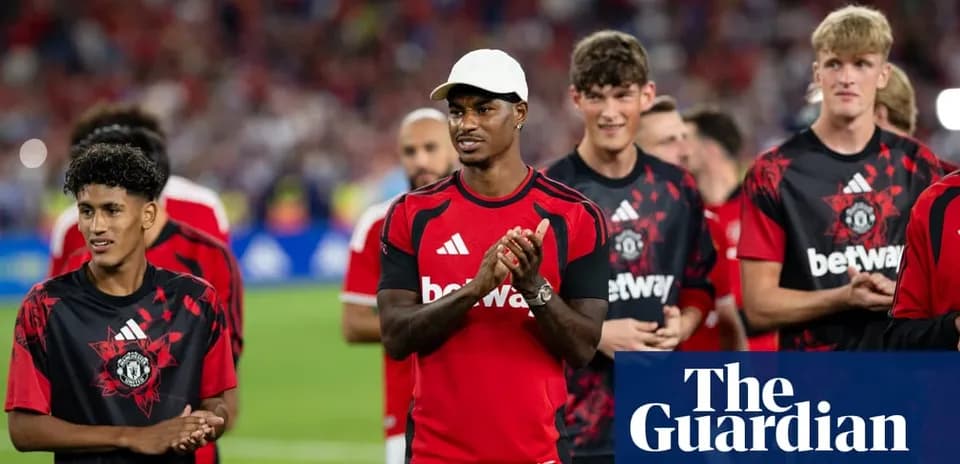 Manchester United players applauding fans after match