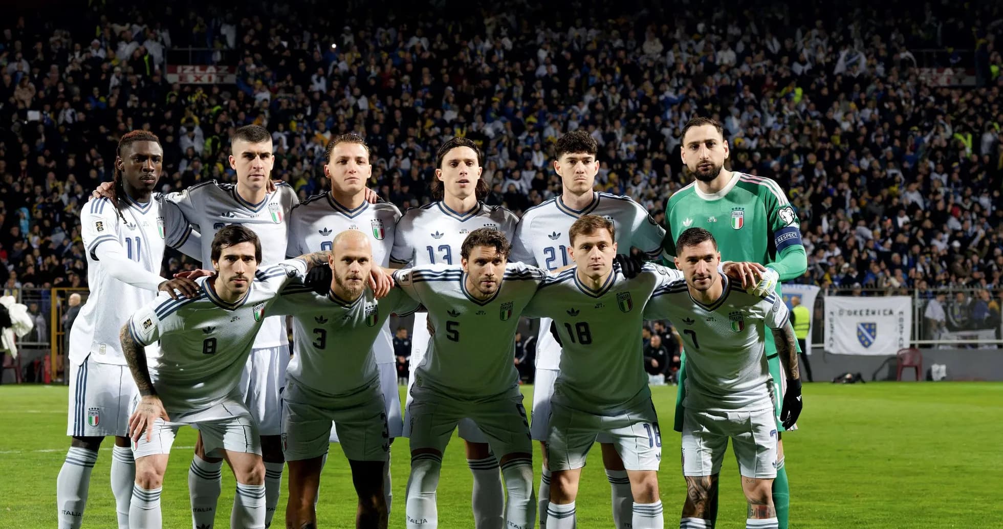 Italy national football team posing for photo
