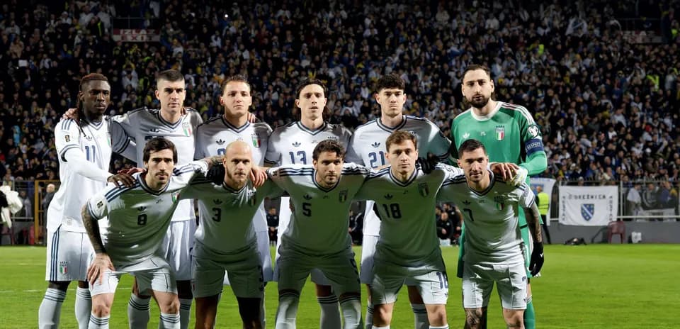Italy national football team posing for photo