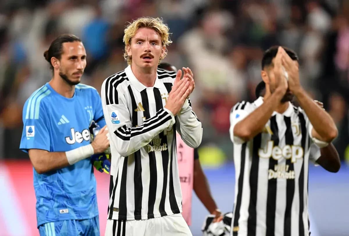 Juventus players applauding fans after the match