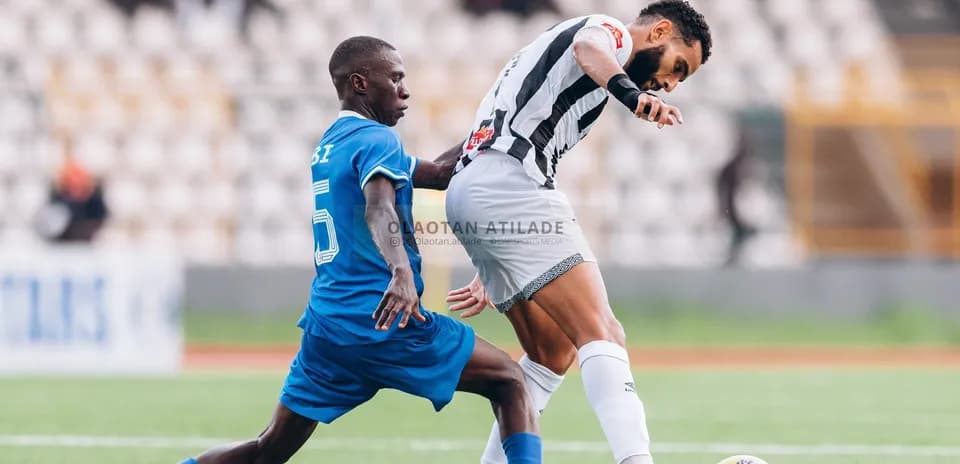 CS Sfaxien player challenging Shooting Stars opponent