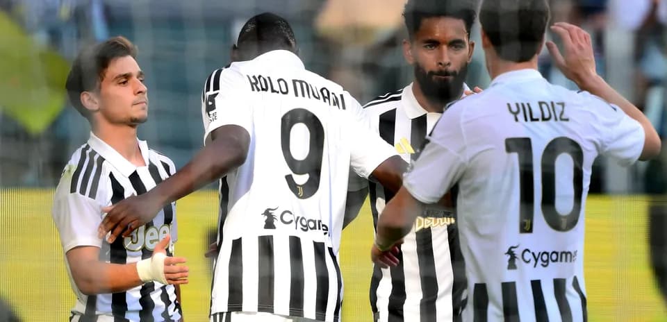 Juventus players celebrating a goal during match