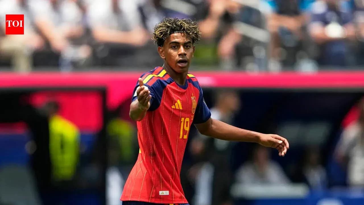 Player in Spain kit gesturing during match