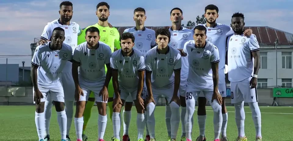 Ararat-Armenia team posing before the match
