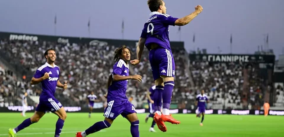 Anderlecht players celebrating a goal