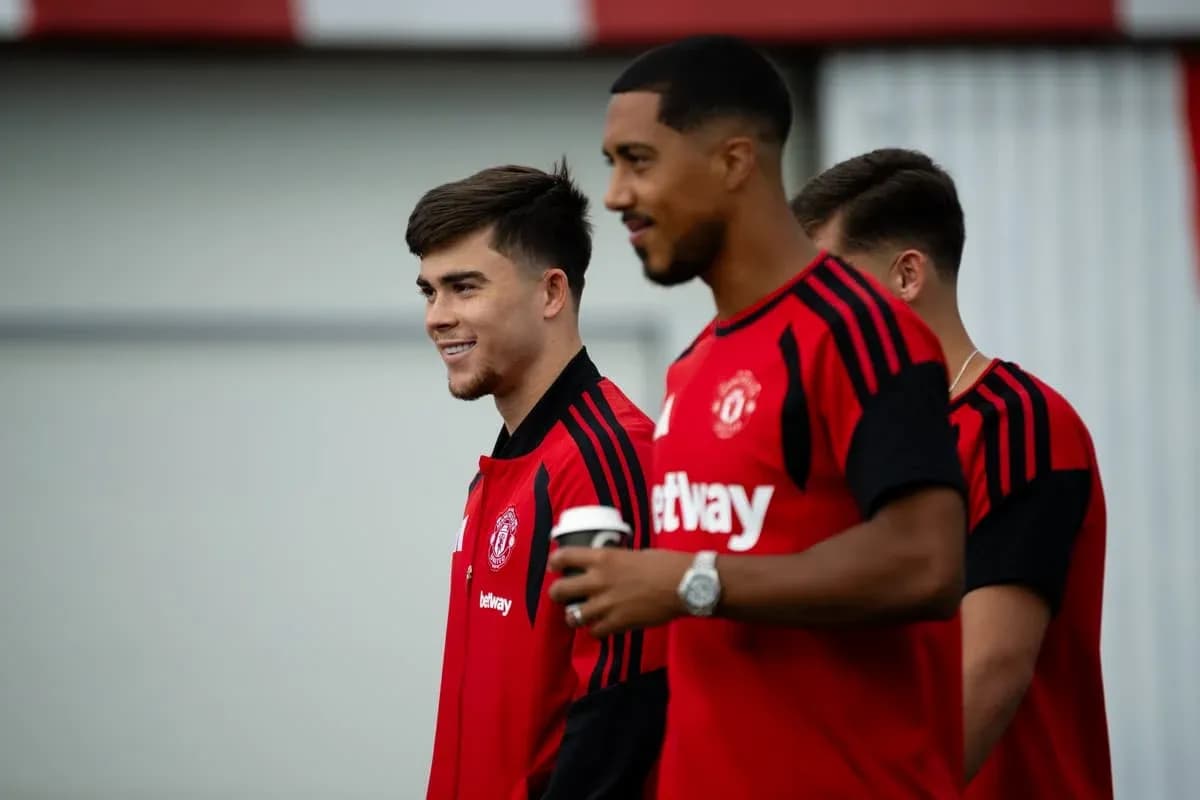 Two Manchester United players during training session