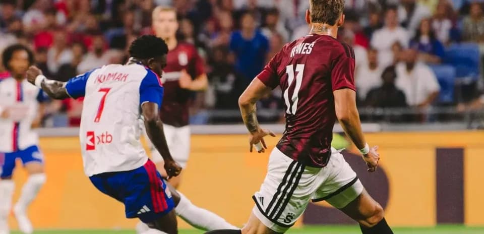 Lyon player in action against Sparta Praha