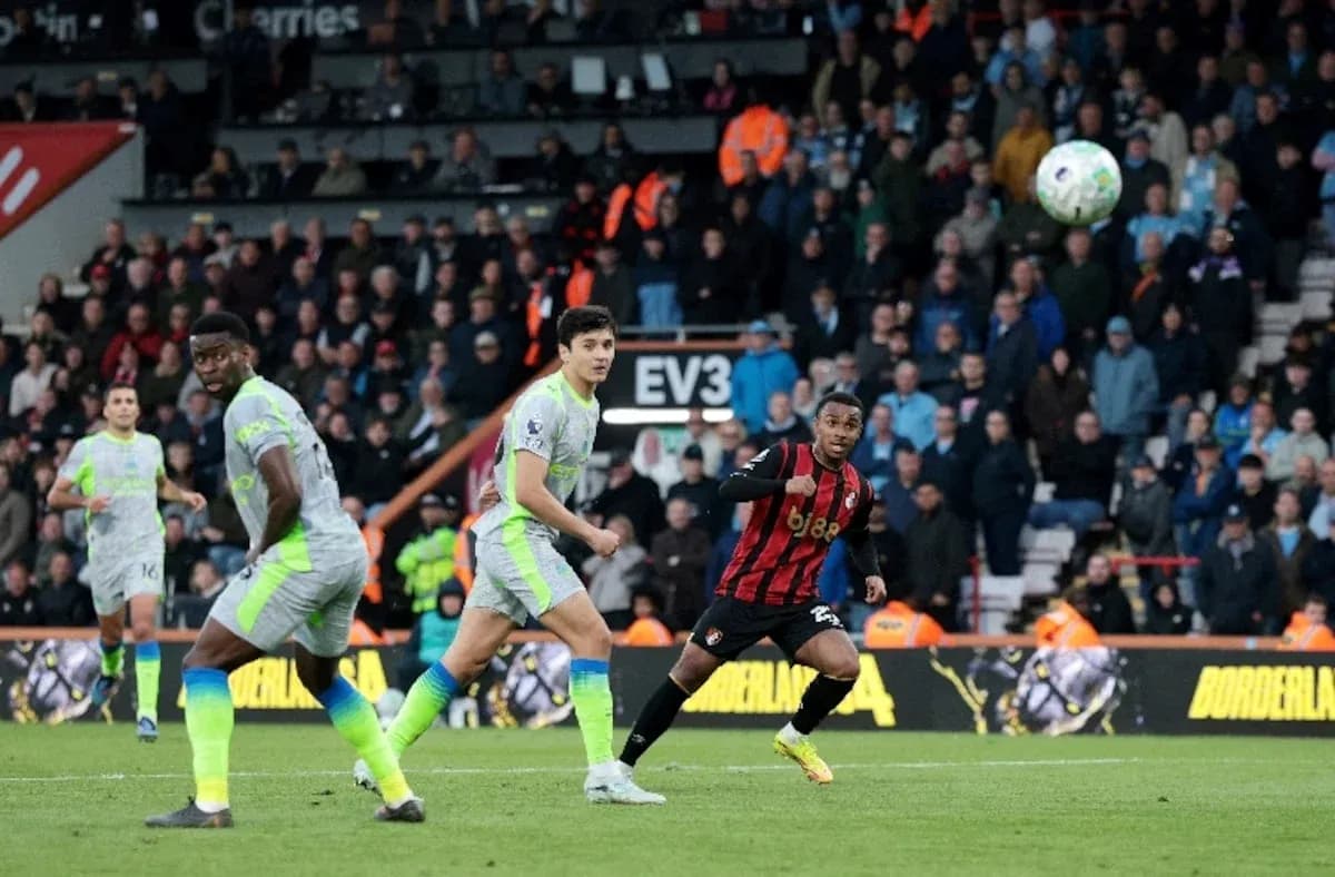 Players in action during Manchester City vs Bournemouth
