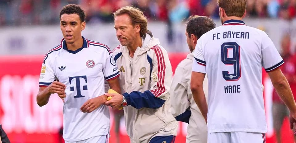 Bayern Munich players and coach during match substitution