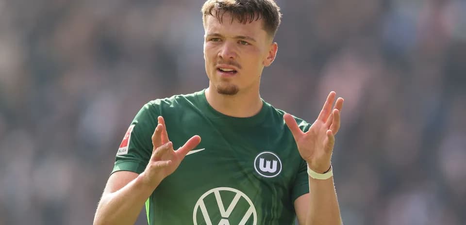 Player gesturing during match in green jersey