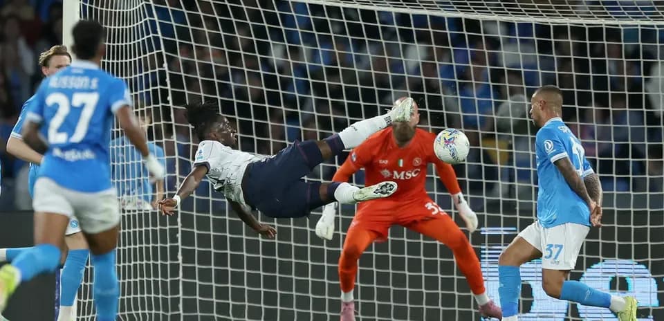 Player attempting a bicycle kick in Napoli match