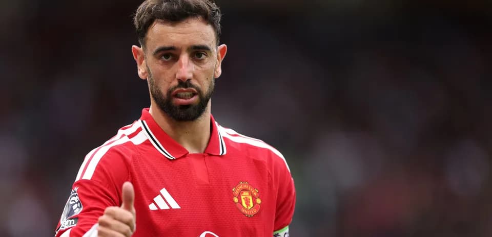 Bruno Fernandes giving thumbs up during match