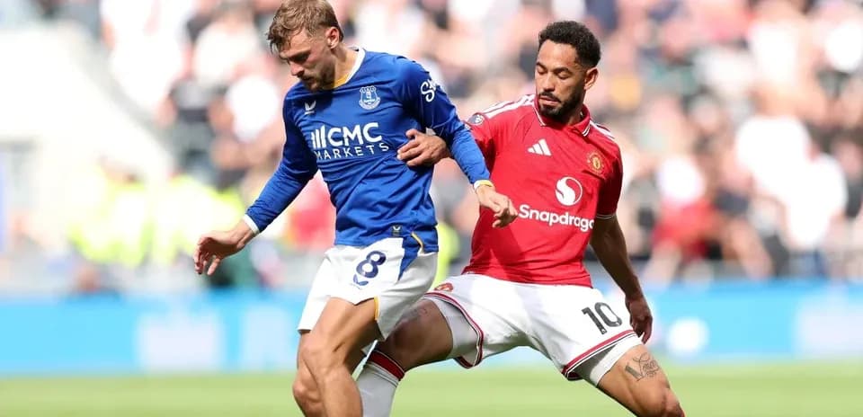 Everton and Manchester United players contesting for the ball