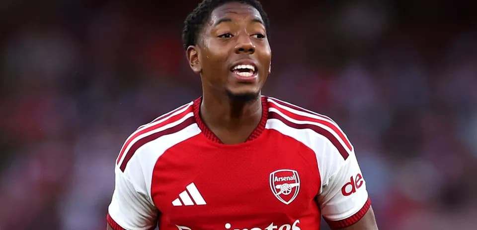 Player celebrating during match in Arsenal jersey