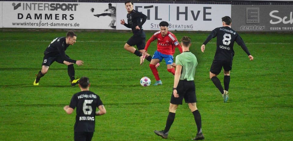 Players competing for the ball during Homberg match