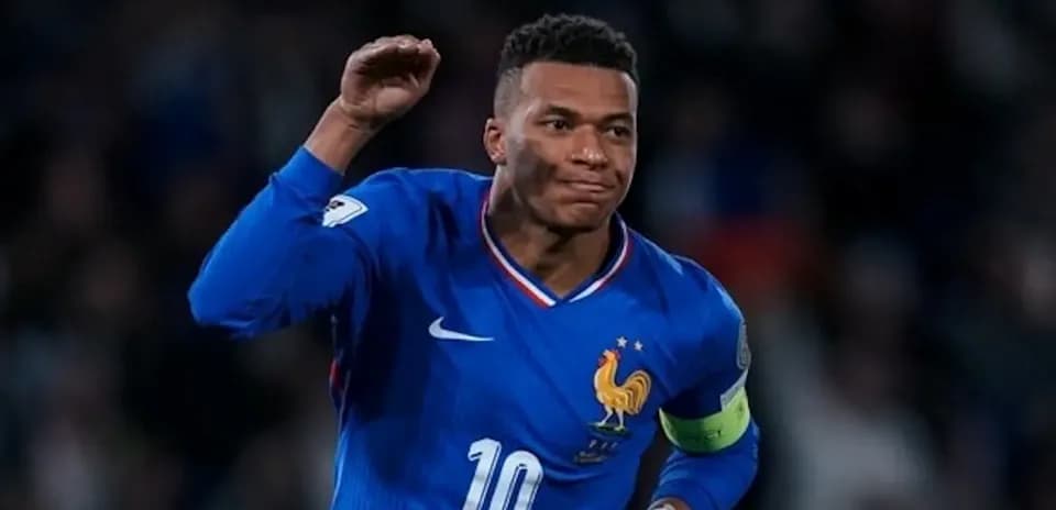 Kylian Mbappé celebrating during match