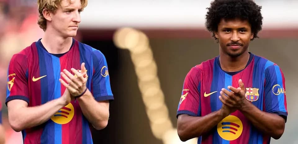 Two FC Barcelona players applauding on the field